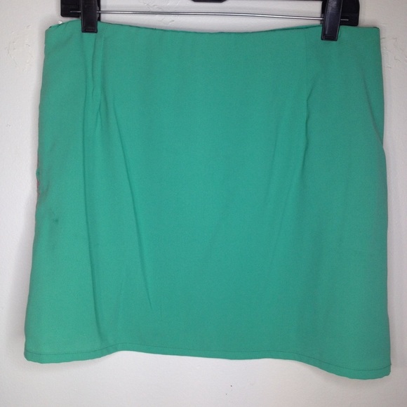 Harper Mini Embroidered Skirt Size Large - Picture 8 of 8